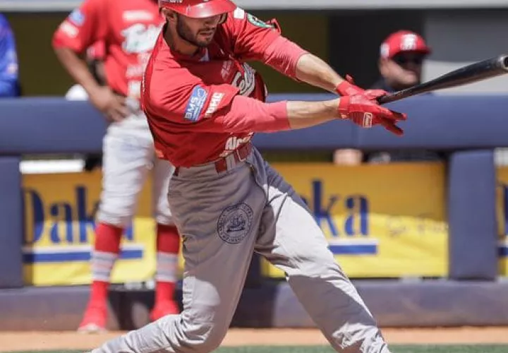 Michael Wielansky pegó un jonrón que impulsó la carrera de Rodrigo Orozco. Foto: Cortesía