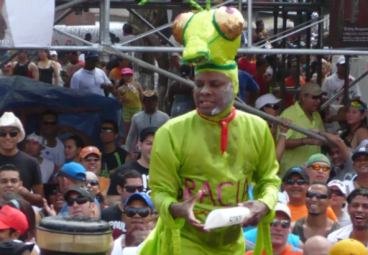 'La Ñata' con uno de sus particulares disfraces. Foto: Archivo