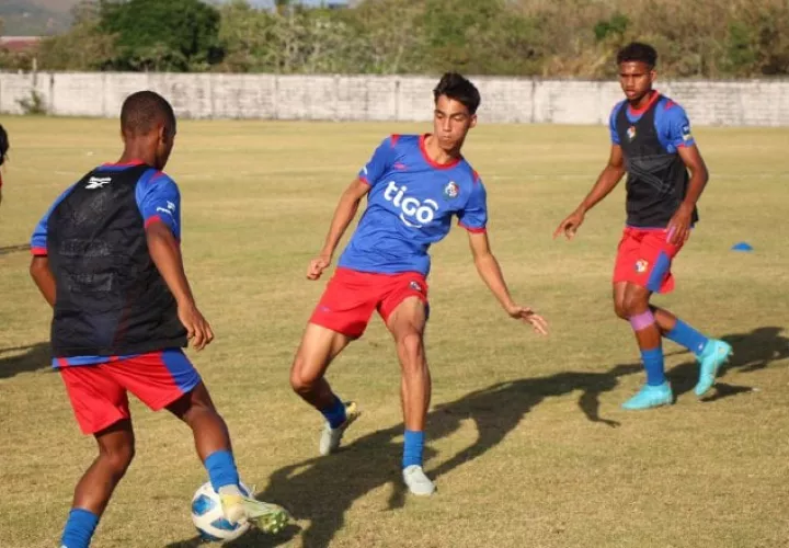 Jugadores del equipo Sub-17 en los entrenamientos. Foto: Fepafut