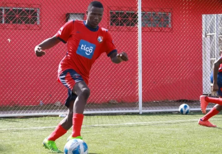 La Rojita en los entrenamiento en el  'Cascacarita' Tapia. Foto: Fedebeis