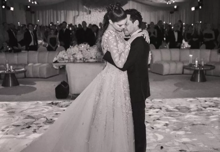 Nadia Ferreira y Marc Anthony en su primer baile. Foto: Instagram / @AlanSilfen