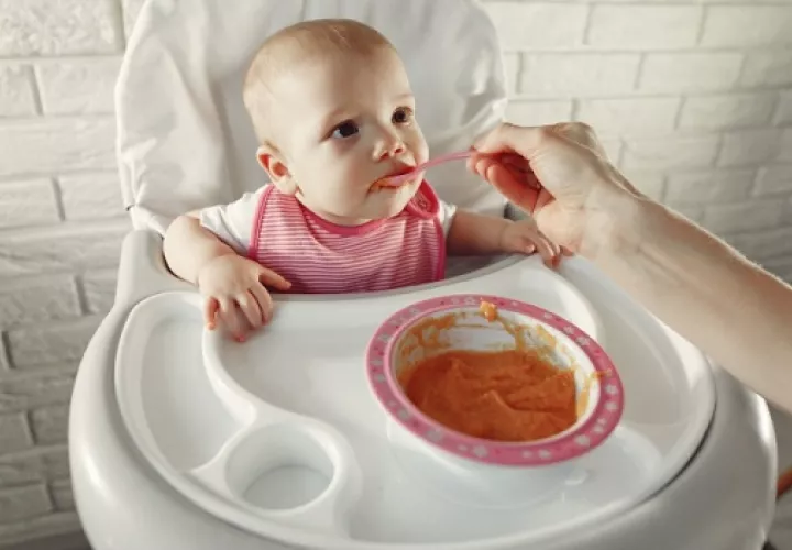La alimentación complementaria es clave en la nutrición de los bebés. Foto: Ilustrativa / Freepik