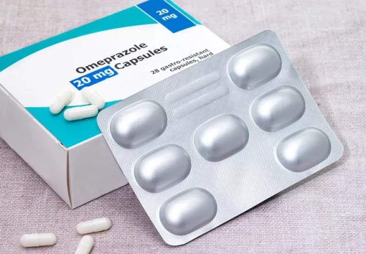 El Omeprazol está indicado en la esofagitis por reflujo y en las ulceras gástricas. 