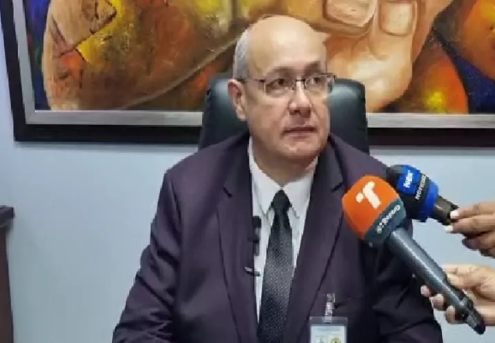 El director médico del Hospital Materno Infantil, José Domingo de Obaldia, Johny Parra, pidió apoyo para que las personas donen sangre. Foto. Mayra Madfrid