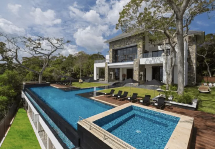 Vista del exterior de la villa donde se rodó el 'reality'. Foto: Latin Exclusive