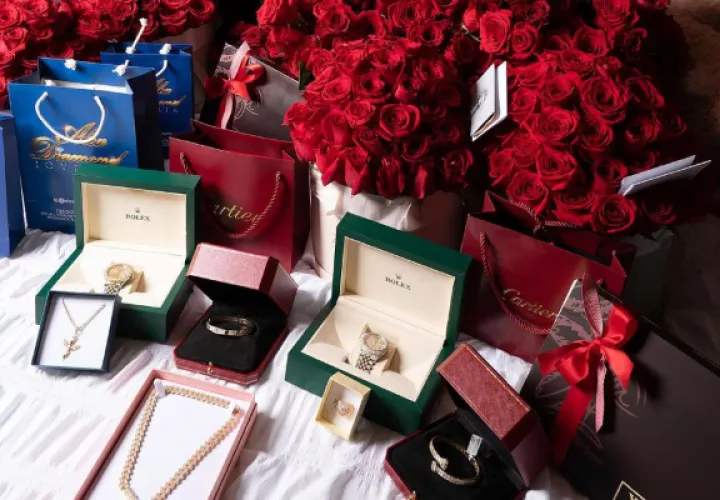 Los regalos que recibió la famosa en el Día de San Valentín. Foto: Instagram / @yailinlamasviralreal