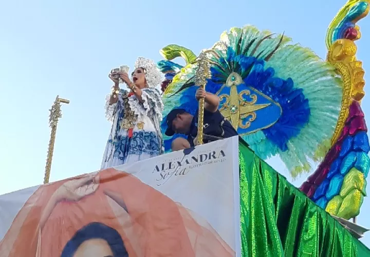 Alexandra Sofía Castillo De Bello, reina de la Calle Arriba y su tuna se despiden en grande. Foto. Thays Domínguez