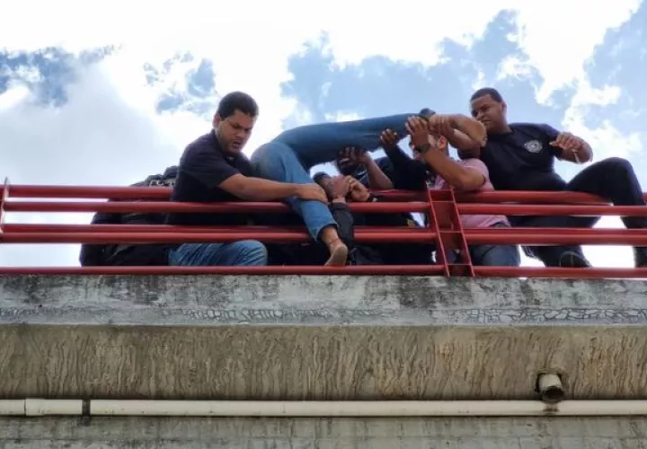 Rescate de la ciudadana venezolana. Foto: Redes sociales
