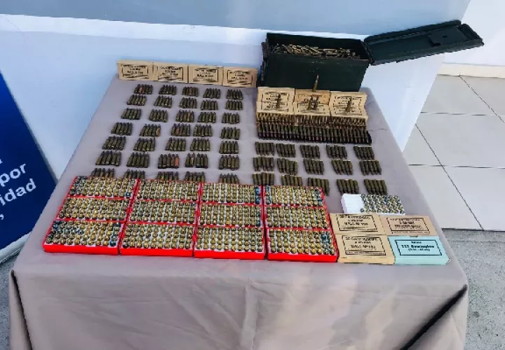 La mayor parte de las municiones se encontraban dentro de sus cajas y otras tantas dentro de una caja de metal. Foto. Eric Montenegro