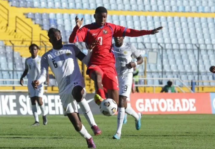 Kevin Walder (7) anotó dos goles para Panamá ante Curazao.  Foto: Fepafut