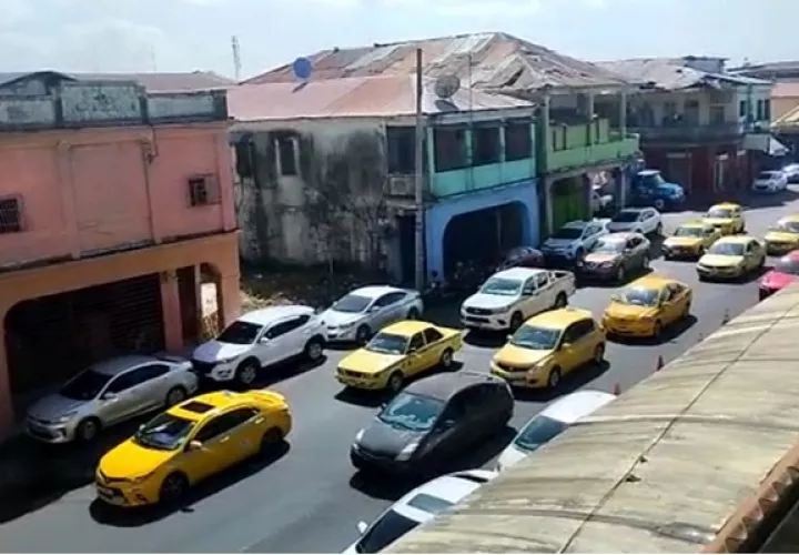 Muchos taxistas han salido a manifestarse a las calles. Foto / Captura de pantalla de un video. 