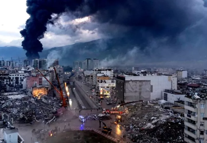 Al menos 5,000 personas han muerto y otras 25,000 han resultado heridas en Turquía y Siria. Foto: EFE