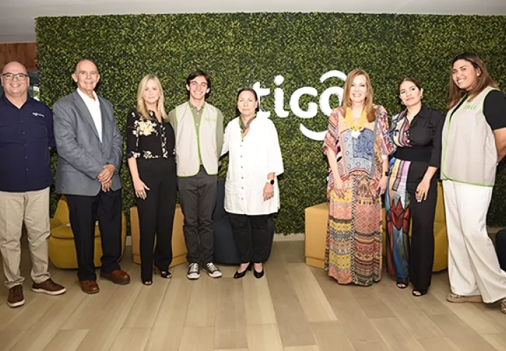  Panelistas y equipo de Tigo que participaron en el evento. Foto / Cortesía. 