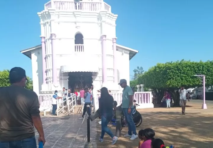 Atalaya es uno de los primeros eventos religiosos que moviliza a miles de personas y a microempresarios. FOTO/MELQUÍADES VÁSQUEZ 