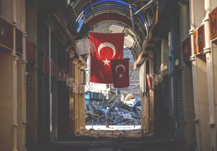 Los dos fuertes sismos que hace ocho días arrasaron el sureste de Turquía han dejado al menos 35,418 fallecidos y 105,000 heridos en este país. Foto: EFE