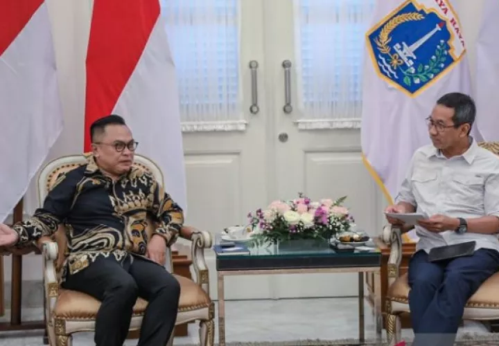 Heru Budi Hartono (dcha.) recibió la visita del embajador de Indonesia en Panamá, Sukmo Harsono, la semana pasada.