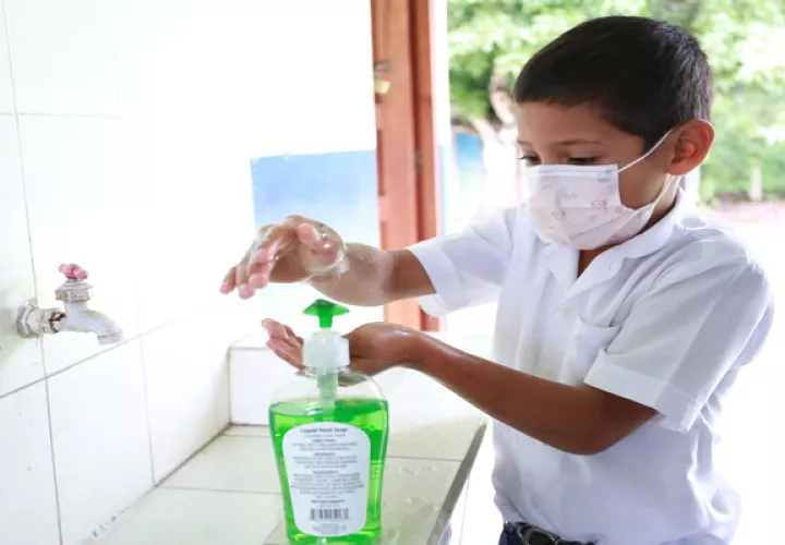 Cada asamblea general de padres de familia definirá sobre el uso o no de mascarillas.