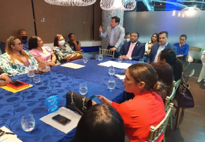 Los abogados, le solicitaron a las autoridades que se investigue el crimen y que se lleve a los responsables ante la justicia para que respondan por sus acciones. Foto. Melquíades Vásquez