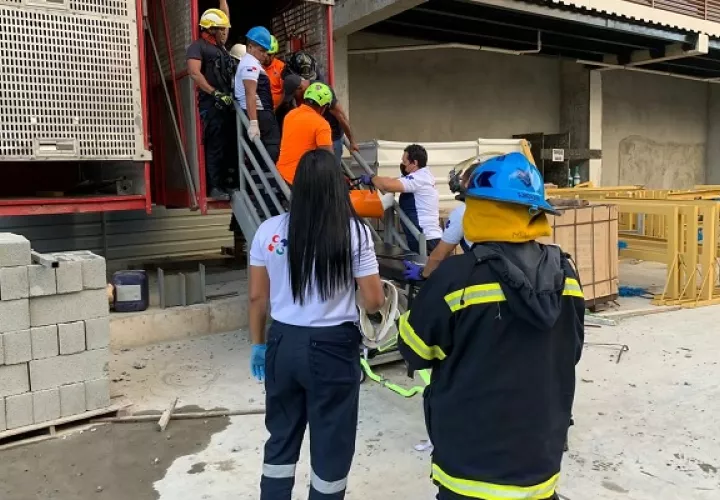 Este trágico accidente laboral se produjo en la tarde, casi  terminando la jornada laboral. Foto: Bomberos