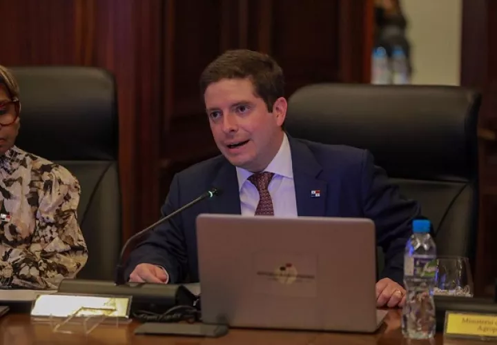 El ministro de Comercio, Federico Alfaro, sustentó ante el Consejo de Gabinete, el acuerdo alcanzado con Minera Panamá. Foto: Cortesía Presidencia