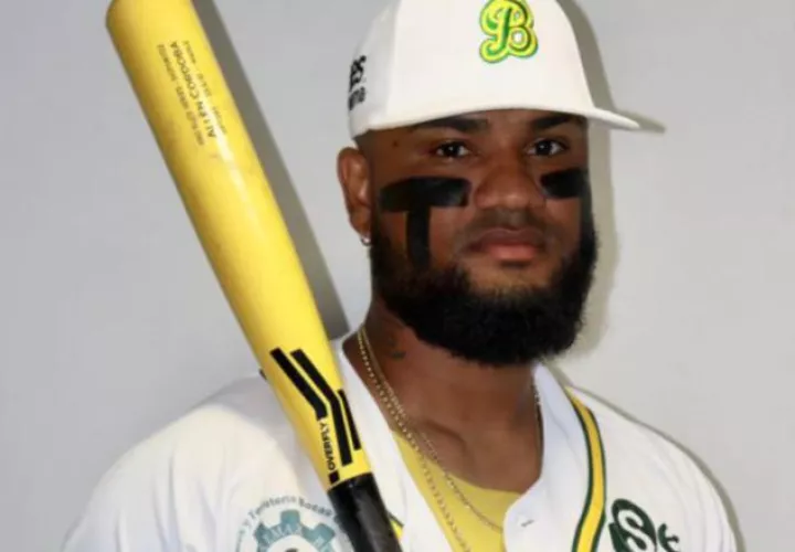 Allen Códoba es líder de bateo hasta el momento en el béisbol mayor. Foto: Fedebeis