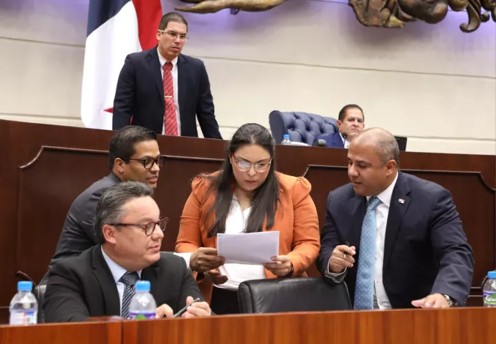 Noriel Araúz comparece ante la Asamblea Nacional. 