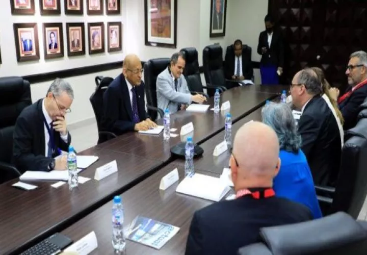 El ministro Alexander puntualizó aspectos de la economía nacional, de las finanzas y del propósito que tiene Panamá de salir de la lista gris.