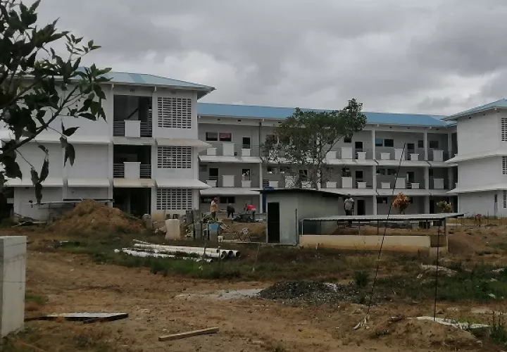 En el Colegio José Daniel Crespo de Chitré,  preocupa la culminación de obras. Foto. Thays Domínguez.