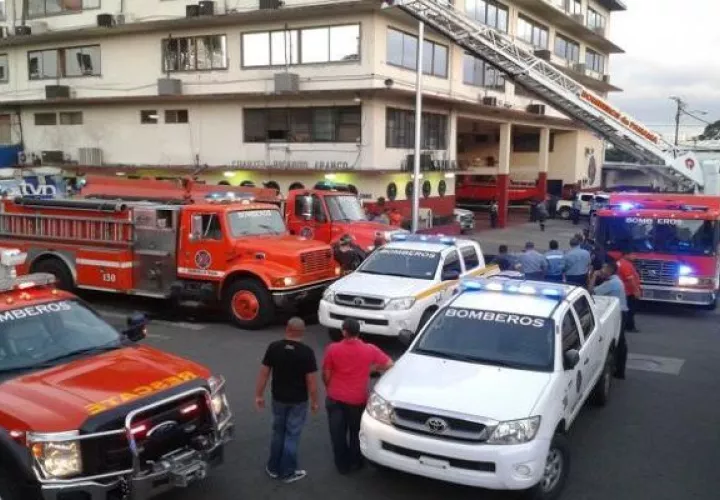 Miembros del Cuerpo de Bomberos de Panamá declararon una huelga nacional en reclamo del pago de los ascensos.