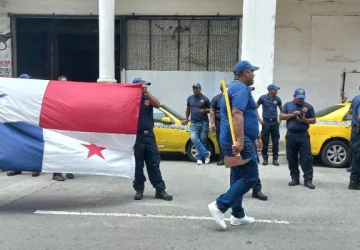 Protesta de bomberos en la provincia de Colón. Foto: Diomedes Sánchez
