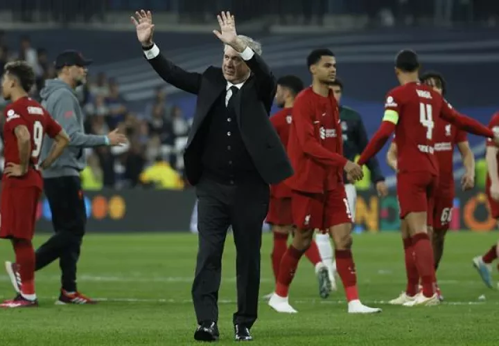 Carlo Ancelotti, festeja el triunfo de Real Madrid en la Champions. Foto: EFE
