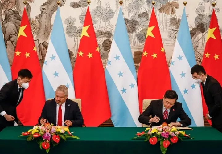 La apertura de relaciones es efectiva desde el mismo día de la firma del acuerdo. Foto: EFE