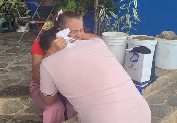 El cuerpo de Edwin, según indicaron sus familiares, será cremado, por lo que tuvieron que reunir la suma de $600.00 para el pago a una funeraria. Foto. Mayra Madrid