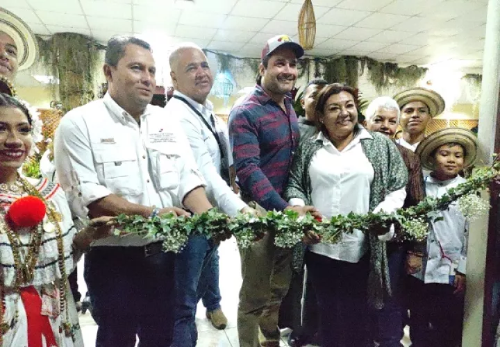 El corte de cinta lo hizo el director regional de la Autoridad de Turismo de Panamá, Ernesto Mayorga; por la Vicegobernadora de Chiriquí, Paola Álvarez, y el Presidente del Patronato, Tomás Esteban Ruiz.