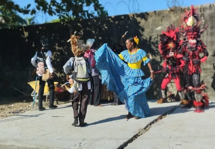 Con bailes y con varios eventos los miembros de Fedetramico, volvieron a las calles exigiendo oportunidad cultural. Foto. Diomedes Sánchez
