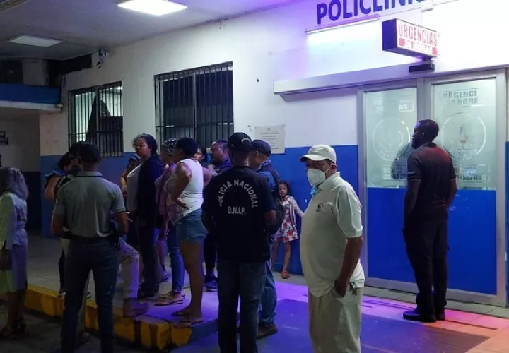 Las autoridades llegaron al área del incidente y a la Caja de Seguro Social para iniciar las investigaciones. Foto. Diomedes Sánchez