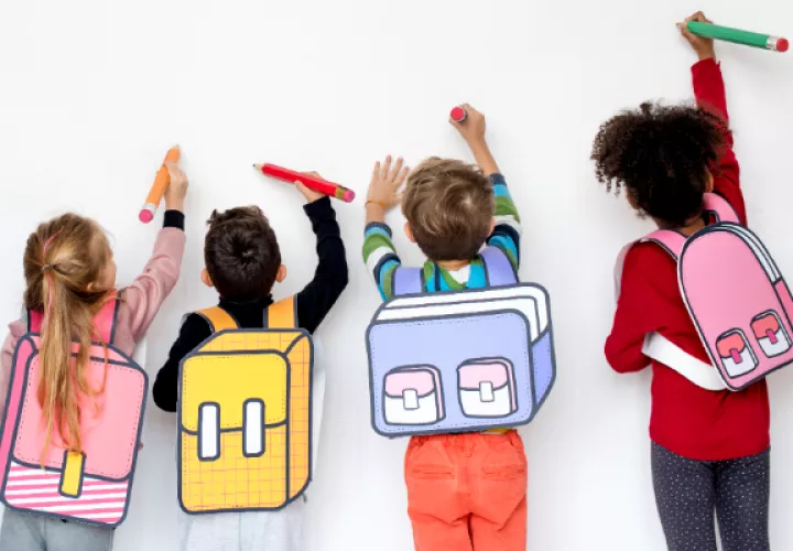 Los centros escolares y la comunidad educativa tienen la responsabilidad de crear un entorno educativo saludable. Foto: Ilustrativa / Freepik