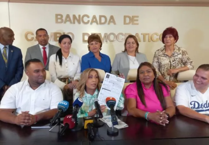 Conferencia de prensa del "Cambio es ya" de Cambio Democrático. Foto Víctor Arosemena