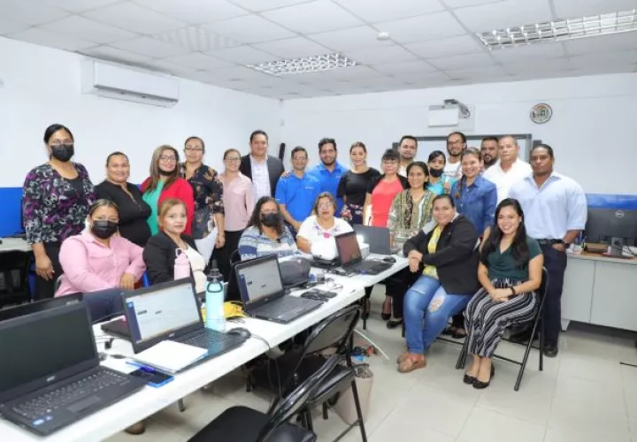 Consiste en implementar una herramienta tecnológica que permita a los educadores llevar un registro digital.