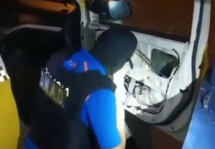 Las autoridades incautaron dos paquetes de drogas en un taxi. Foto. Ministerio Público