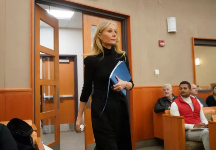 La actriz estadounidense Gwyneth Paltrow ingresa a la sala del tribunal en Park City, Utah, este 29 de marzo de 2023. Foto: EFE / EPA / Rick Bowmer / Pool