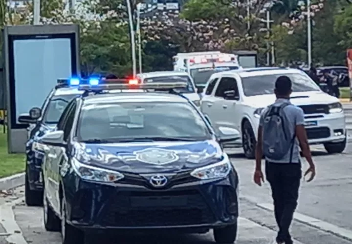 La mujer intentó cruzar la calle, a pesar de que había un puente peatonal a pocos metros. Foto ilustrativa