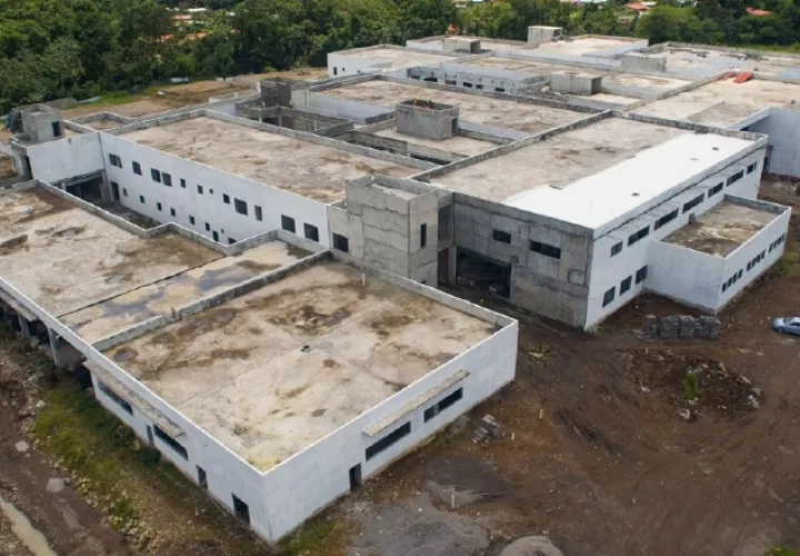 El hospital de Bugaba es una de las obras que tiene más de 10 años que se inició su construcción y aún no ha sido culminada. Archivo.