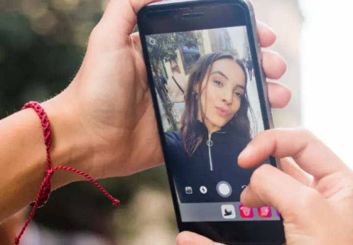 Los videos y fotografías con retoques o filtros de embellecimiento deben tener un aviso. Foto: Ilustrativa / Freepik