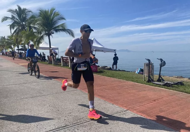 El paraguayo Andrés Arce en acción durante el Ironman 70.3 de Panamá. Foto: Cortesía