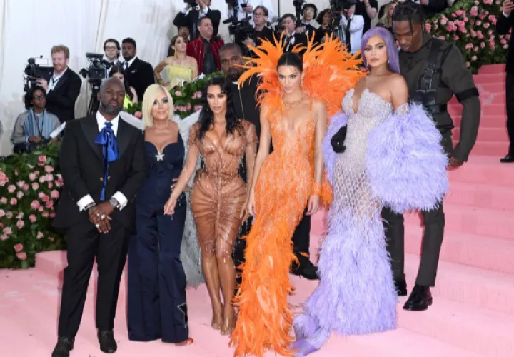 Parte del clan Kardashian-Jenner en una de las ediciones de la Met Gala. Foto: Kawai Tang / Getty Images