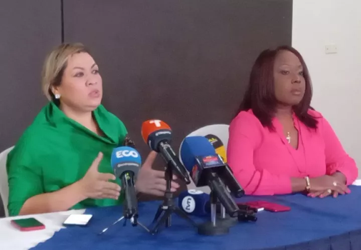 Kayra Harding y Nellys Herrera ofrecieron este lunes una conferencia de prensa. Foto: Víctor Arosemena