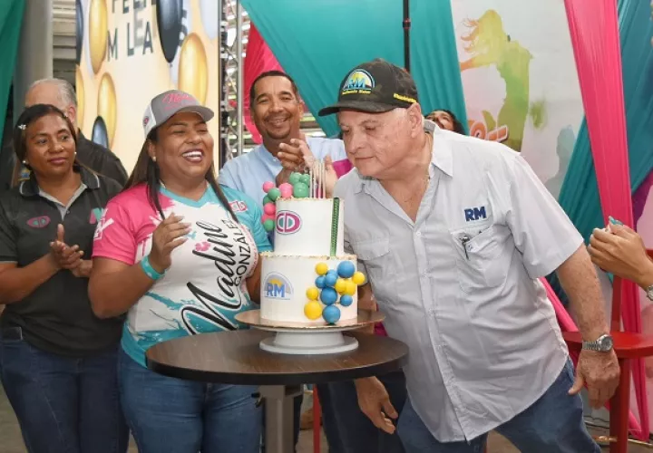 Celebran cumpleaños del expresidente Ricardo Martinelli. 
