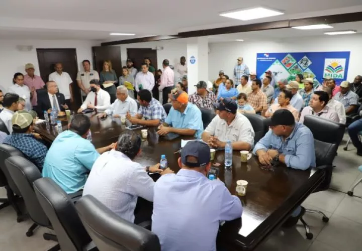 El titular del Mida solicita a las casas comerciales que sean solidarios con los productores para garantizar la paz y la soberanía alimentaria de Panamá.