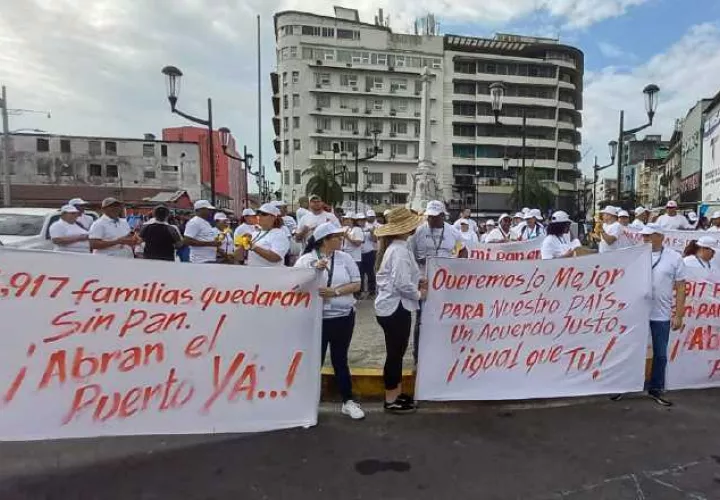 Trabajadores de la empresa siguen con su jornada de protestas. Foto: Víctor Arosemena